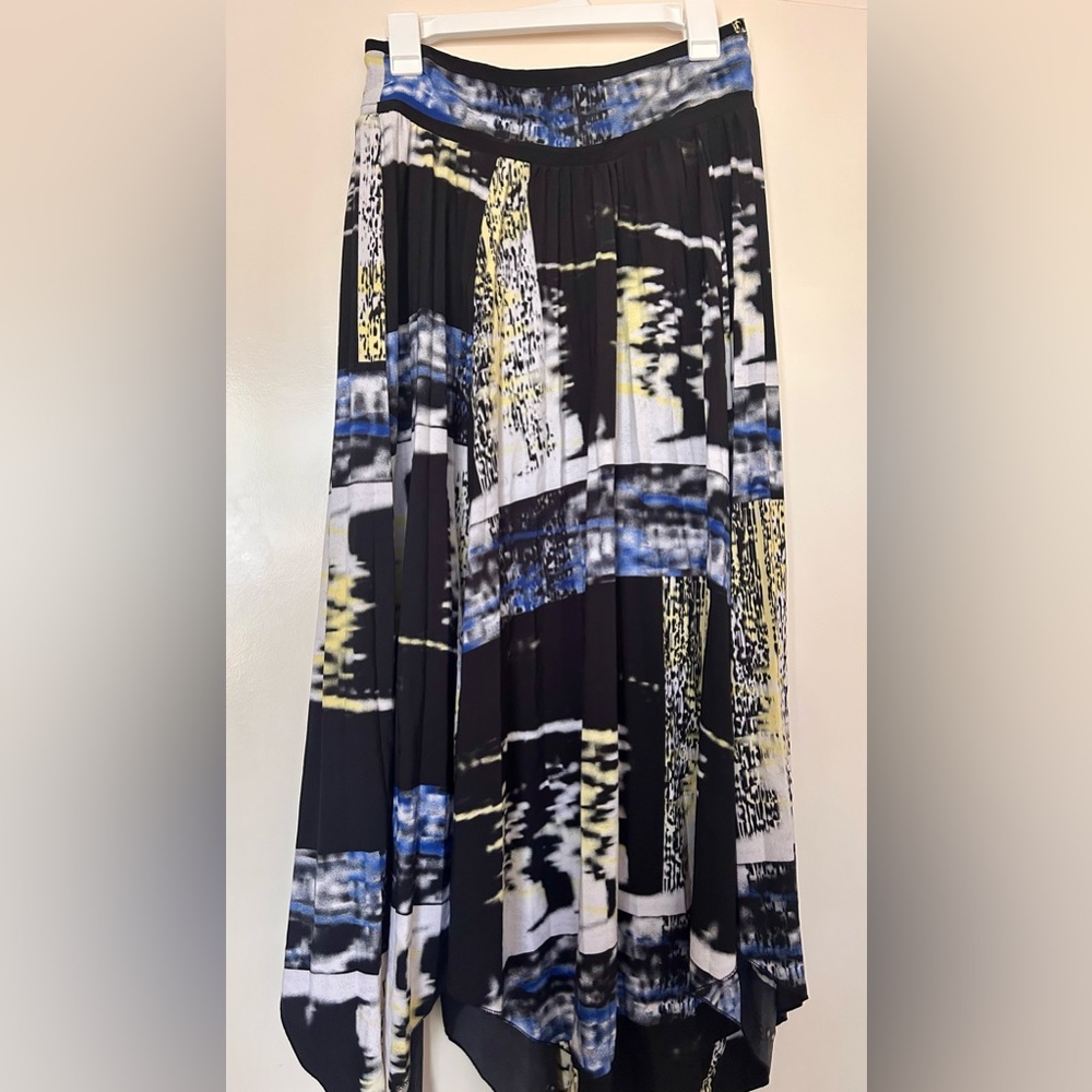 Beautiful long maxi Gabrielle Union skirt size M black, blue and yellow hints💕
